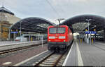 Sonderfahrten verschiedener Generationen:
Eine Überführung mit 112 141-7, 145 047-7 (kalt) und 114 035-9 (112 035-1) trifft in Halle(Saale)Hbf auf den zu Testzwecken verwendeten 407 015-7 (Tz 715 | Siemens Velaro D).

🧰 Wedler Franz Logistik GmbH & Co. KG (WFL) | DB Fernverkehr
🕓 26.11.2024 | 12:49 Uhr