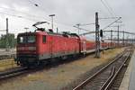 112 173-0 schiebt am 25.6.2017 den RE8 (RE21415) von Lübeck-Travemünde Strand nach Hamburg Hauptbahnhof aus dem Lübecker Hauptbahnhof.