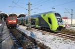 445 024-6 trifft am 3.3.2018 als RE7 (RE21118) von Hamburg Hauptbahnhof im Kieler Hauptbahnhof auf 112 140 mit dem RE70 (RE21023) nach Hamburg Hauptbahnhof.