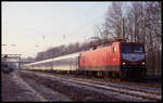 112122 fährt hier am 17.11.1993 um 9.51 Uhr mit dem D 2335 nach Rostock durch den Bahnhof Natrup Hagen.