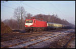 112163 fährt hier am 17.11.1993 um 10.16 Uhr mit dem D 2536 in Richtung Münster durch den Bahnhof Natrup Hagen.