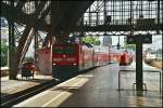 Pnktlich rollt 112 138 mit dem RE7  RHEIN-MNSTERLAND-EXPRESS  von Krefeld nach Rheine, in den Hauptbahnhof Kln ein.