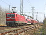 Schublok 112 185 mit dem RE 5 nach Wünsdorf-Waldstadt am 07. April 2019 auf dem südlichen Berliner Ring bei Diedersdorf.