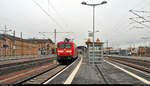 Handy-Aufnahme von 112 157 der Elbe-Saale-Bahn (DB Regio Südost) als RE 4887 (RE18)  Saale-Express  nach Jena-Göschwitz, der in seinem Startbahnhof Halle(Saale)Hbf auf Gleis 10 A-C steht.
[19.12.2018 | 11:07 Uhr]