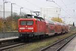 DB Regio 112 117-7 mit RE3 nach Stralsund langem Halt im Bf Anklam am 06.11.2020.