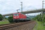 Nachschuss auf die 112 166-4 der DB Gebrauchtzug (DB Regio Südost) mit GfF-Steuerwagen Bnrbdzf 480.1 (50 80 80-34 110-2 D-GfF) im Einsatz als Ersatzzug für Abellio zwischen Halle (Saale)-Saalfeld (Saale) als RB 25. Hier am 11.6.2022 bei der Ausfahrt aus Saalfeld (Saale). 