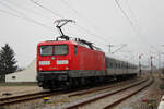 WEE 112 189-6 schiebt ihren Ersatzzug als RB89 nach Donauwörth aus dem Bahnhof Möttingen. (04.03.2023)