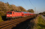 Die 112 165 zieht am 07.05.2023 den RE3 3314 von Lutherstadt Wittenberg nach Stralsund, durch Teschenhagen.