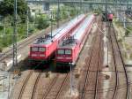 Zwei Züge abgestellt in der Nähe des Bahnhofs von Wolfsburg am 22.08.04.