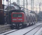 Im winterlichen Spreewald fhrt los der RE2 (RE 38136)von Cottbus nach Rathenow.