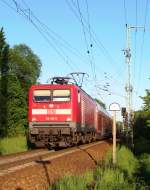 112 116-9 ist am 09.05.2008 mit dem RE2(RE 38178) von Cottbus nach Rathenow unterwegs. Hier kurz vor der Einfahrt in den Bahnhof Lbbenau/Spreewald.