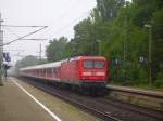 112 149-0 schiebt den RE nach Kiel Hbf. Elmshorn, 05.07.08