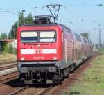 112 121-9 kommt gerade mit dem RE2 (RE 38135) aus Rathenow und fhrt nach kurzem Aufenthalt weiter nach Cottbus.