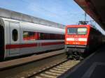 Schattenspiele auf 112 125-0, die mit einem RE nach Wolfsburg in Hannover Hbf bereitgestellt wird. 31.7.2008