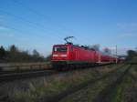 112 152-4 schiebt am 25.01.09 den RE 21420 Hamburg Hbf - Lbeck Hbf durch Altenfelde Richtung Lbeck.