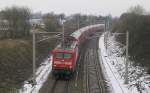 112 150-8 rast am 19.02.09 mit RE 21575 nach Hamburg Hbf kurz vor Reinfeld (Holst.) seinem Ziel entgegen.