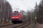 112 112-8 kommt hier um die Kurve gedst und schafft den RE2 nach Berlin Gesundbrunnen (wegen Bauarbeiten). Er kam aus Cottbus. 28.02.2009