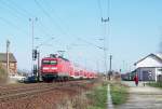 Hier zu sehen 112 112-8 mit dem RE2 auf der fahrt nach Bad Kleinen ber Berlin.