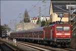 112 145 (9180 6112 145-8 D-DB) schiebt RB 21376 nach Ahrensburg.