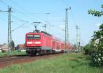 112 105-2 ist am 01.05.2009 mit dem RE2 nach Cottbus unterwegs.