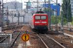 BERLIN, 10.08.2009, 112 113-6 als RE1 nach Magdeburg Hbf bei der Ausfahrt aus dem Ostbahnhof