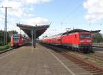 112 101-1 mit RE1 von Magdeburg Hbf nach Frankfurt (Oder) ber Potsdam und Berlin beim Halt auf Gleis 3 in Magdeburg-Neustadt.