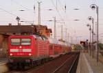 112 165-6 steht hier mit dem RE2 nach Berlin Gesundbrunnen im Bahnhof von Lbbenau/Spreewald.