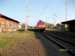 Regional Express 38318 von Falkenberg (Elster) nach Stralsund im Bahnhof von Grüneberg. Aufgenommen am 25.04.2009 gegen 18:19 Uhr