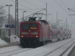 112 118 erreichte mit dem RE 33213 Rostock-Sassnitz und 15min Versptung, am 18.Februar 2010,den Bahnhof von Bergen/Rgen.