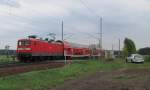 112 102-9 kommt hier mit dem RE2 von Cottbus nach Rathenow durch Lpten gefahren. Nchster Halt: Knigs Wusterhausen. 01.05.2010