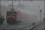 DB 112 186-2 eilt mit dem RE1 durch den Gewitterregen (gesehen Berlin Hirschgarten 24.05.2010)