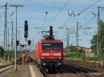 112 149-0 erreicht mit dem RE 21079  SH-Express  den Bahnhof von Neumnster auf dem Weg nach Hamburg Hbf. Aufgenommen am 20.07.10.