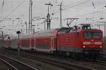 112 161 am 12.12.10 bei der Einfahrt in Duisburg Hbf