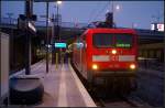 Nicht nur Fuballfans mussten am 30.01.2011 frh aufstehen um den Sonderzug bestehend aus acht Dosto-Wagen zu erwischen. Den SZ 18492 nach Bielefeld Hbf zog 112 188.