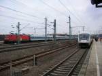 Neues Jahr im Bahnhof Vaihingen(Enz): Links der IRE Stuttgart - Vaihingen(Enz), rechts der IC Hamburg-Altona - Stuttgart.