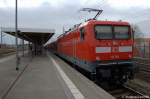 112 104 mit frischer HU (31.03.2011) steht mit dem RE2 (RE 37385) nach Knigs Wusterhausen in Rathenow. 05.04.2011