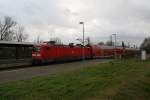 BR 112-123-5 fhrt mit ihrem RE nach Frankfurt Oder an den Bahnsteig in Brandenburg HBF am 03.12.2007