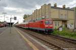 112 185 mit frischer HU (10.05.2011) mit dem RE1 (RE 18126) nach Magdeburg Hbf in Brandenburg. 13.05.2011