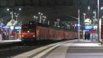 Auf den RE 1 folgte kurze Zeit spter ein RE 2 von Cottbus nach Rathenow. 112 184-7 hatte hier die Mglichkeit auf meinen Chip zu wandern im 'nchtlichen' Berliner Hbf. 12.11.2011