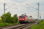 Am Samstag den 25. Mai 2013 kommt die 112 164 mit einer RE7 nach Hamm in Richtung Nievenheim heran gefahren. 