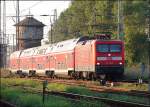 112 106-0 mit RE38359 (nach Elsterwerda) in der Abendsonne. (Stralsund Hbf am 14.09.06)