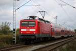 Die Dortmunder 112 137-5 mit RE 4308 von Rostock Hbf nach Hamburg Hbf bei der Durchfahrt in Sildemow.21.09.2013  