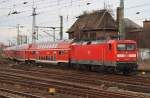 Hier 112 185 mit einem RE3 (RE18353) von Schwedt(Oder) nach Elsterwerda, bei der Einfahrt am 7.2.2014 in Angermünde.