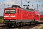 112 155-7 noch mit Logo Mein Weg.Der Nahverkehr in Schleswig Holstein+RE 4306 von Rostock Hbf nach Hamburg Hbf bei der Ausfahrt im Rostocker Hbf.06.07.2014 