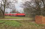 112 124 zu sehen mit dem RE von Hof Hbf nach Dresden Hbf am 30.11.14 an der Schöpsdrehe bei Plauen/V.