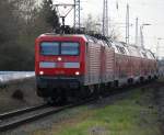 Die Berliner 112 116-9+112 189-6 mit RE 18591 von Warnemnde nach Berlin Hbf(tief)bei der Durchfahrt im Haltepunkt Rostock-Bramow,18.04.2015 