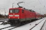 112 122-7 stand am 08.01.2016 mit dem RE1(Hanse-Express)im Rostocker Hbf.
