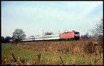 112182 mit einer kompletten Interregio Garnitur als D 2335 am 11.3.1994 um 9.55 Uhr am Ortsrand von Hasbergen in Richtung Osnabrück.