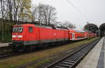 112 156-5 macht sich am 26.4.2016 mit einem RE70 (RE21025) von Kiel Hbf. nach Hamburg Hbf. auf den Weg.
