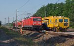 112 169 passiert mit einer RB von Bitterfeld nach Falkenberg(E) am 05.06.16 die Baustelle in Burgkemnitz.